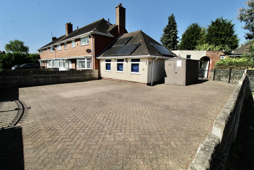 Property photo 1 of 17 Front Garden/Driveway