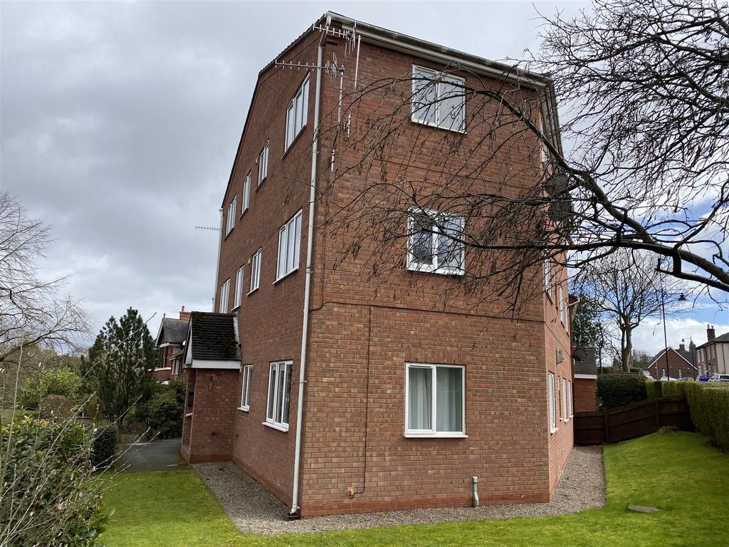 Property photo 1 of 12 4 Laburnum Lodge.Jpg