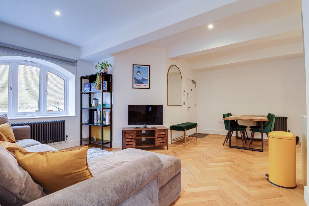 Property photo 1 of 13 Living/Dining Room