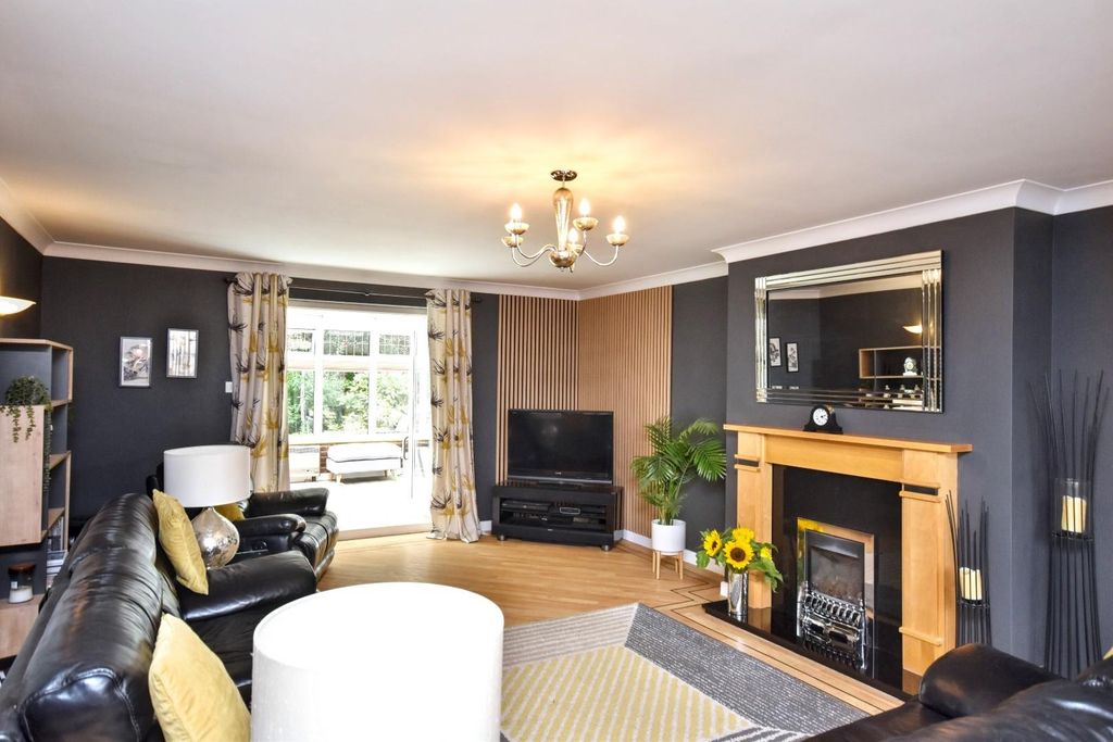 Property photo 2 of 24