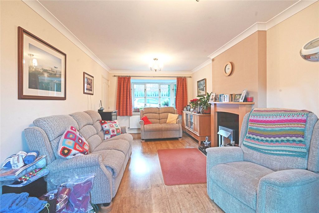 Property photo 3 of 22 Lounge