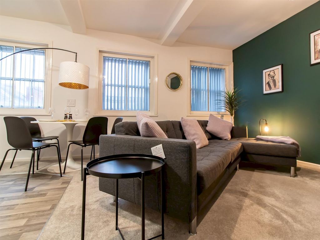 Property photo 2 of 12 Lounge