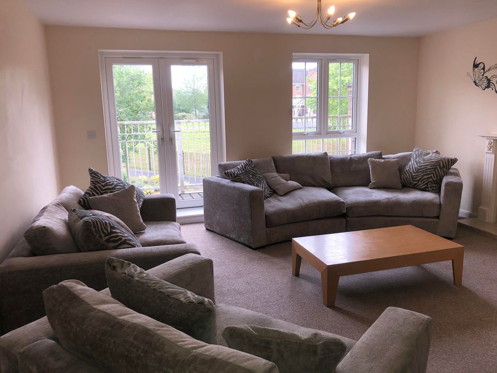 Property photo 2 of 11 Living Room