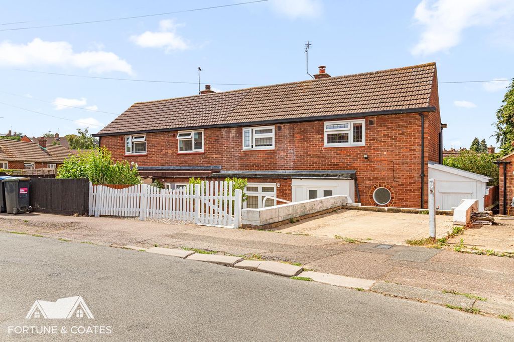 Property photo 1 of 18 Beaconfieldway_30.Jpg
