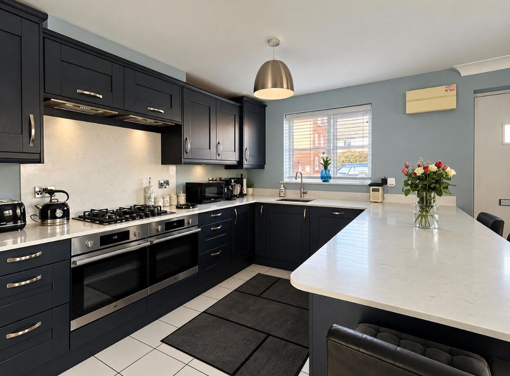 Property photo 2 of 18 Kitchen