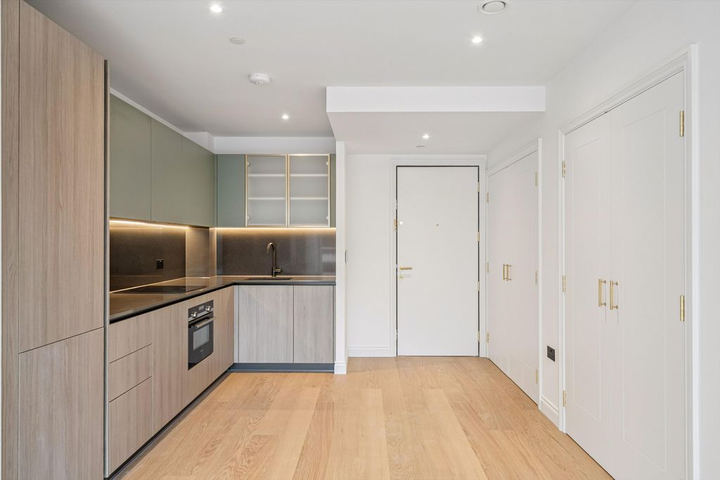 Property photo 2 of 18 Image