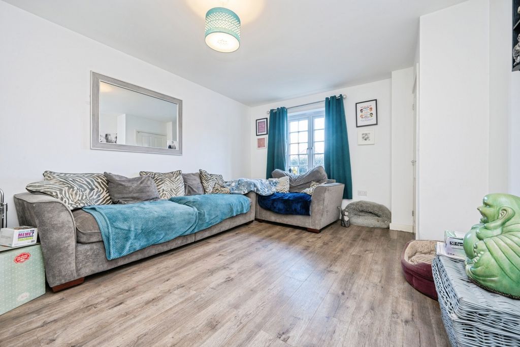 Property photo 3 of 20 Lounge