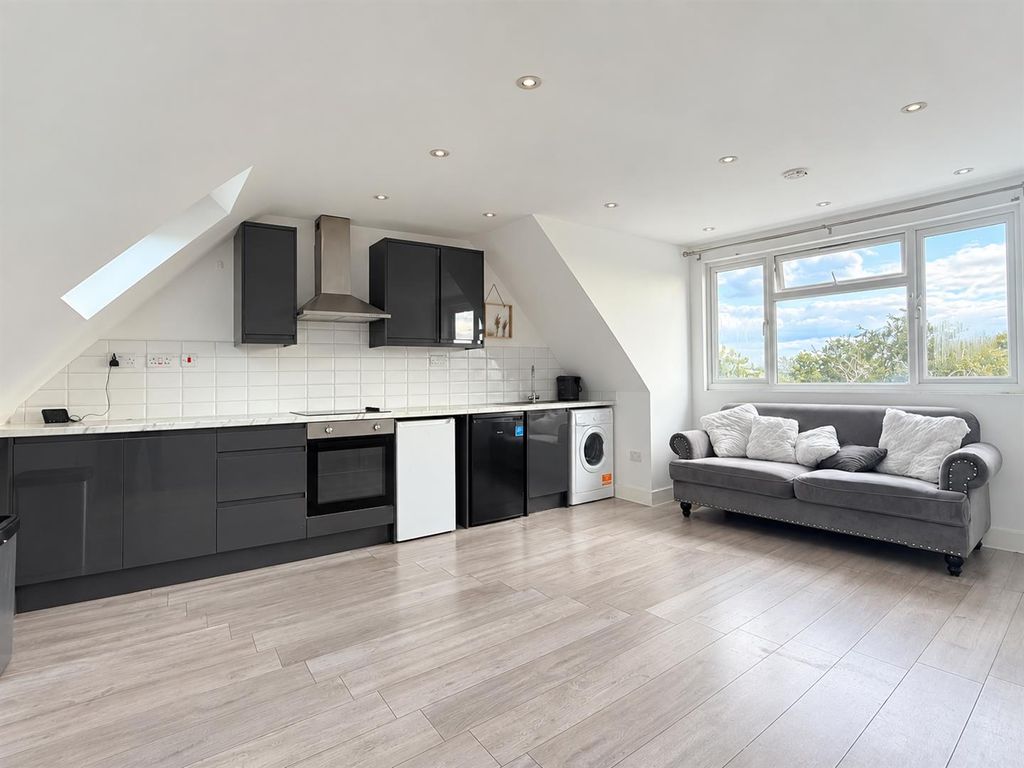 Property photo 1 of 16 18.Png