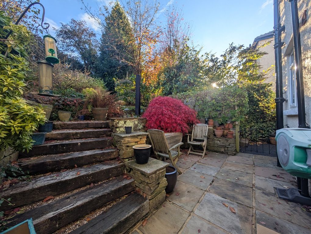 Property photo 2 of 25