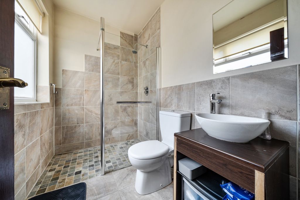 Property photo 2 of 18 4939811