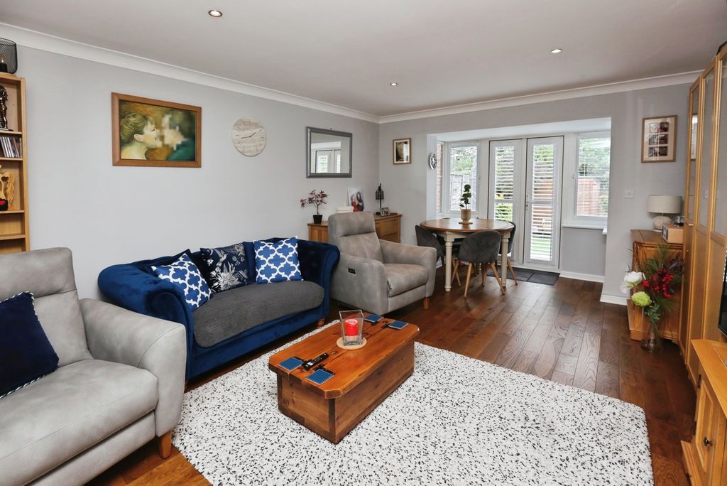 Property photo 2 of 17 Photo