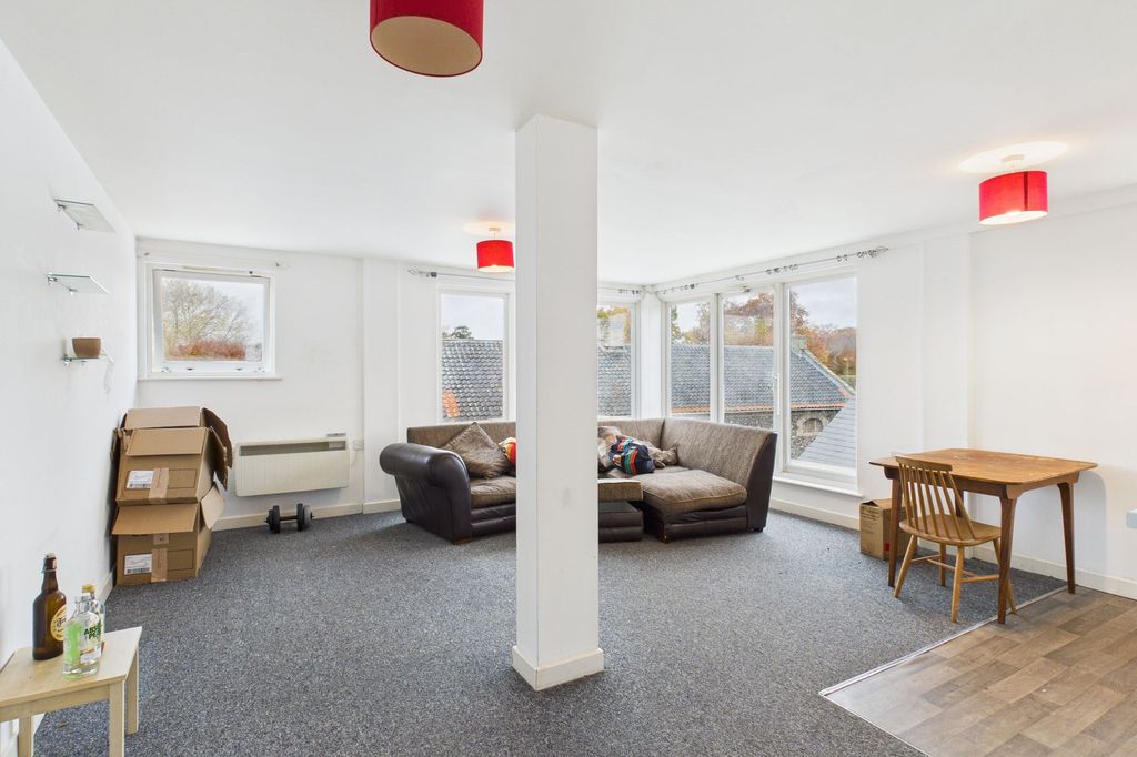 Property photo 2 of 6