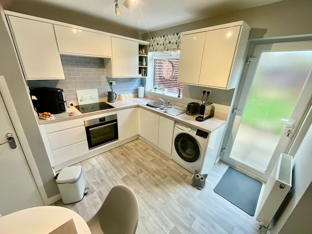 Property photo 2 of 20 Kitchen/Breakfast