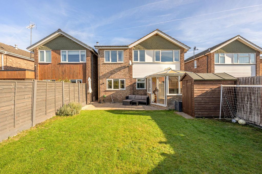 Property photo 2 of 28