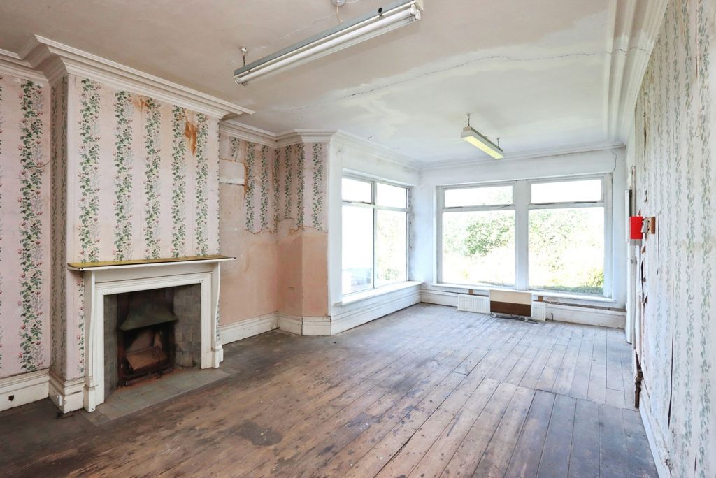 Property photo 2 of 28 Pbox-Img.Jpg