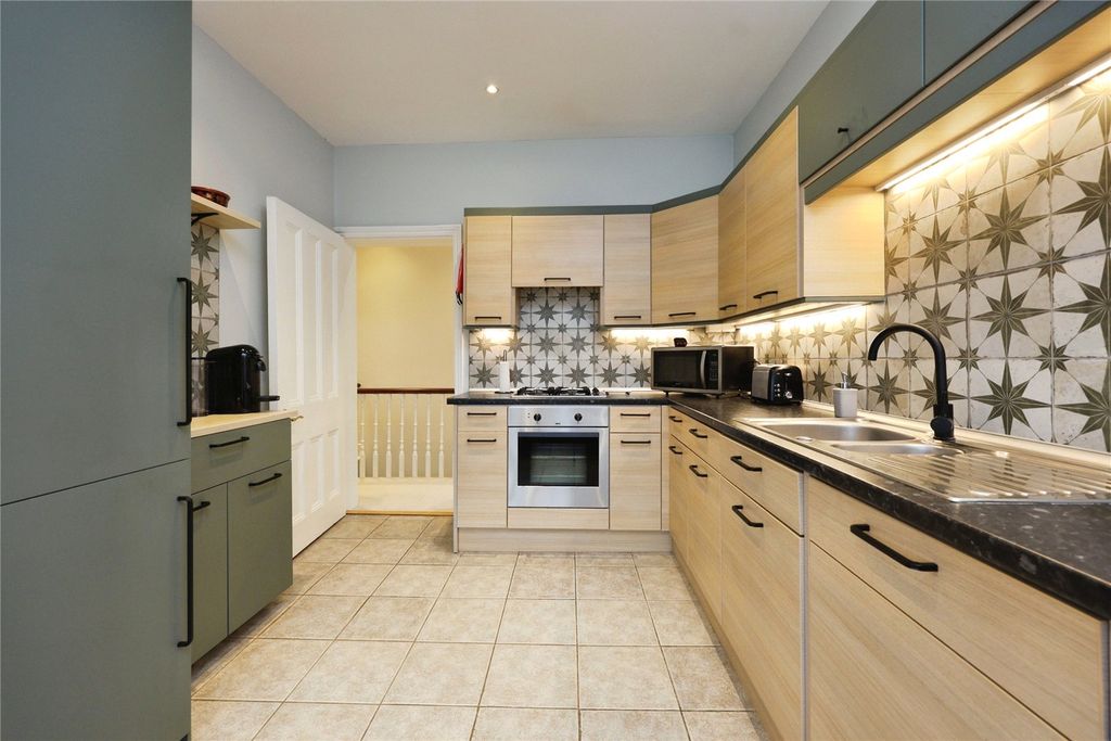 Property photo 3 of 22 Picture No. 18