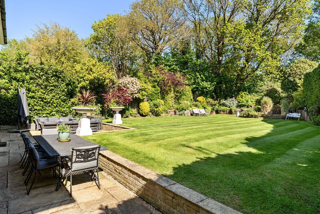 Property photo 2 of 23 1448466-1-69Ea3F4...