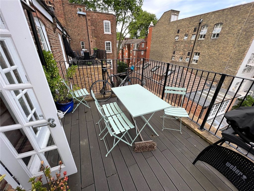 Property photo 2 of 13 Picture No. 15