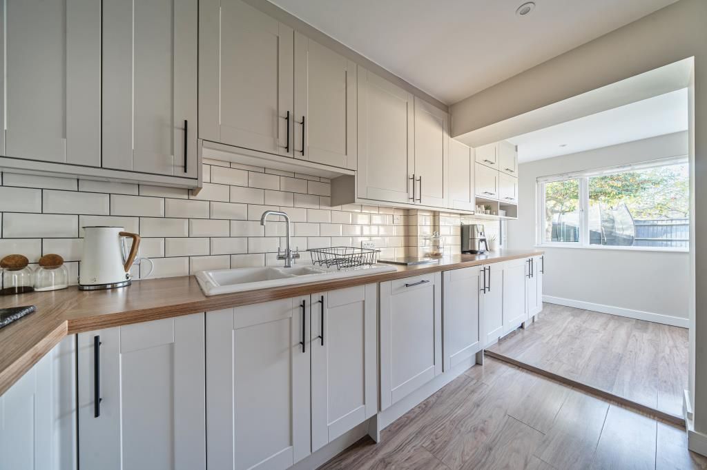 Property photo 3 of 21 Kitchen