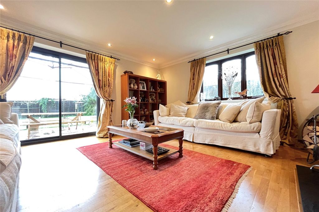 Property photo 3 of 23 Picture No. 31