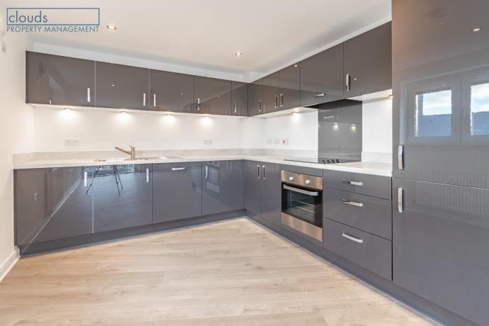 Property photo 3 of 17 Kitchen