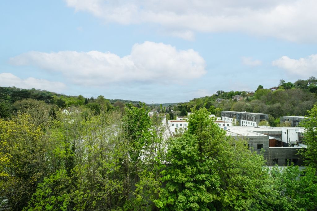 Property photo 1 of 9 Whyteleafe House (1)