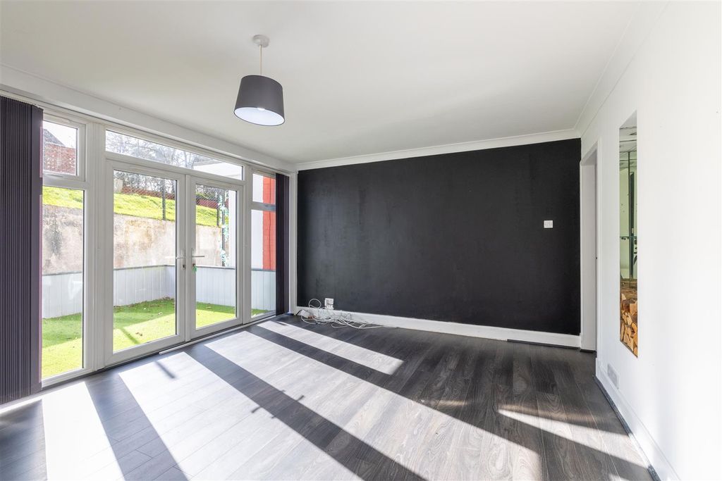 Property photo 2 of 20 S002.Jpg