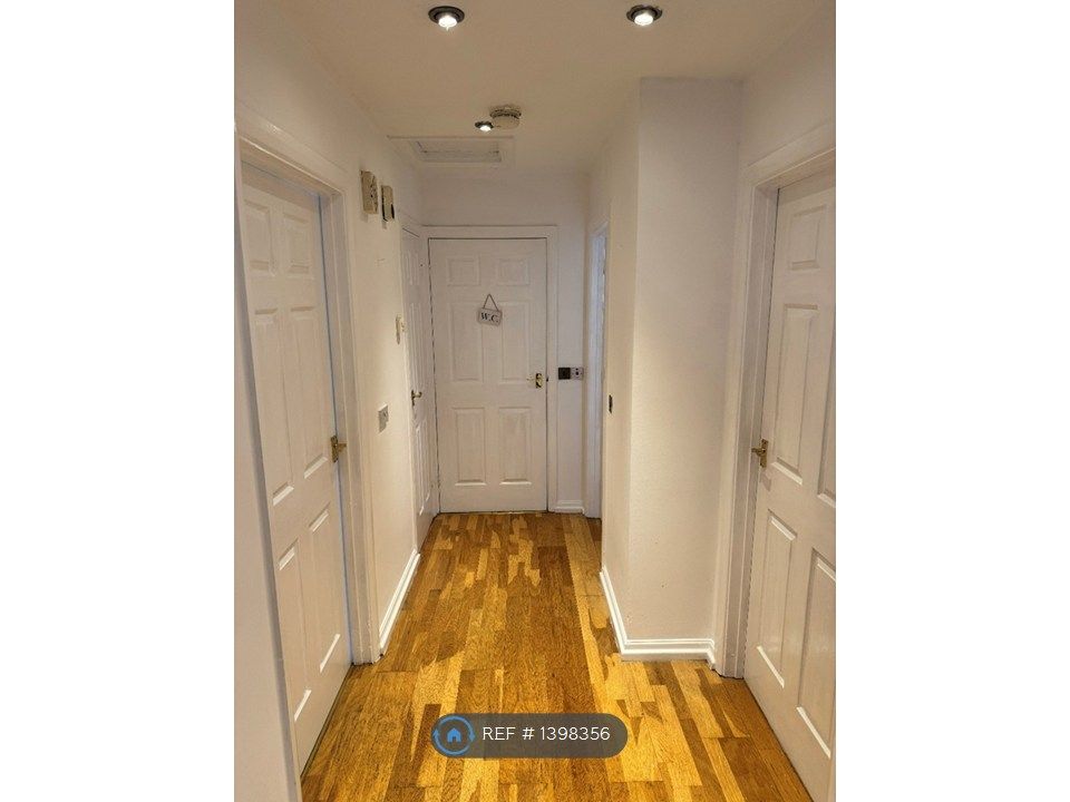 Property photo 2 of 16 Hallway