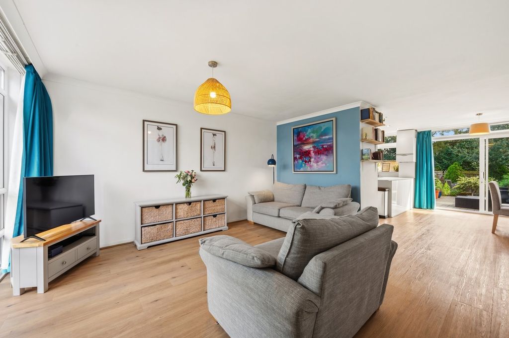 Property photo 3 of 18