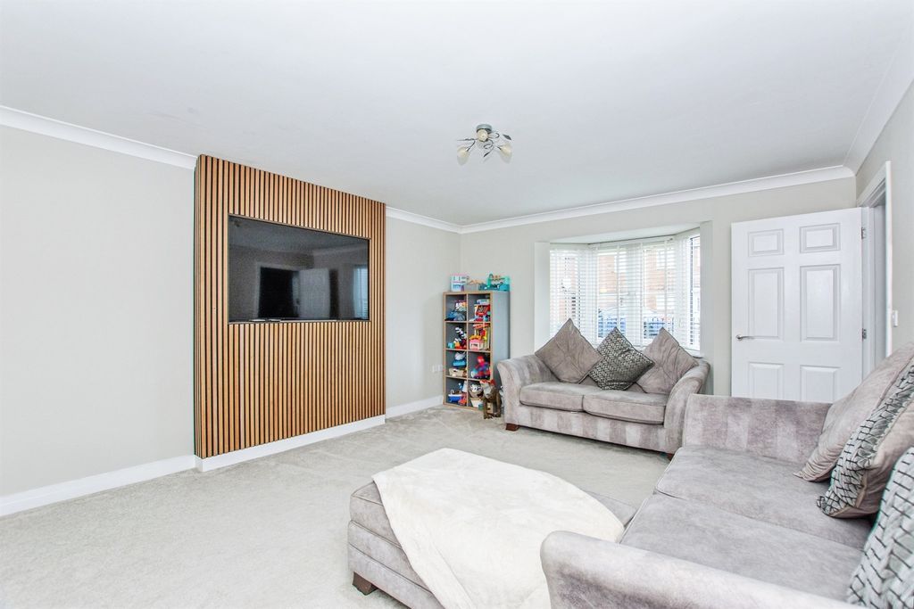 Property photo 3 of 19