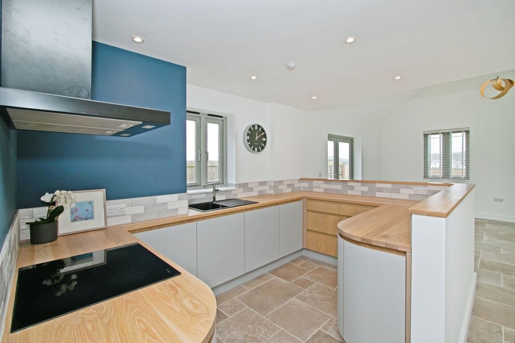 Property photo 3 of 14 Kitchen