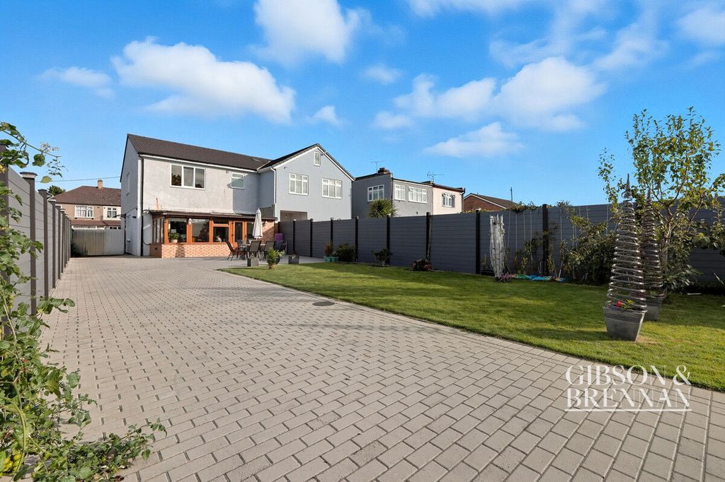 Property photo 2 of 36