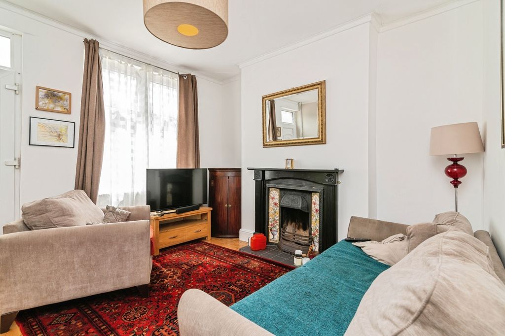 Property photo 3 of 17 Pbox-Img.Jpg