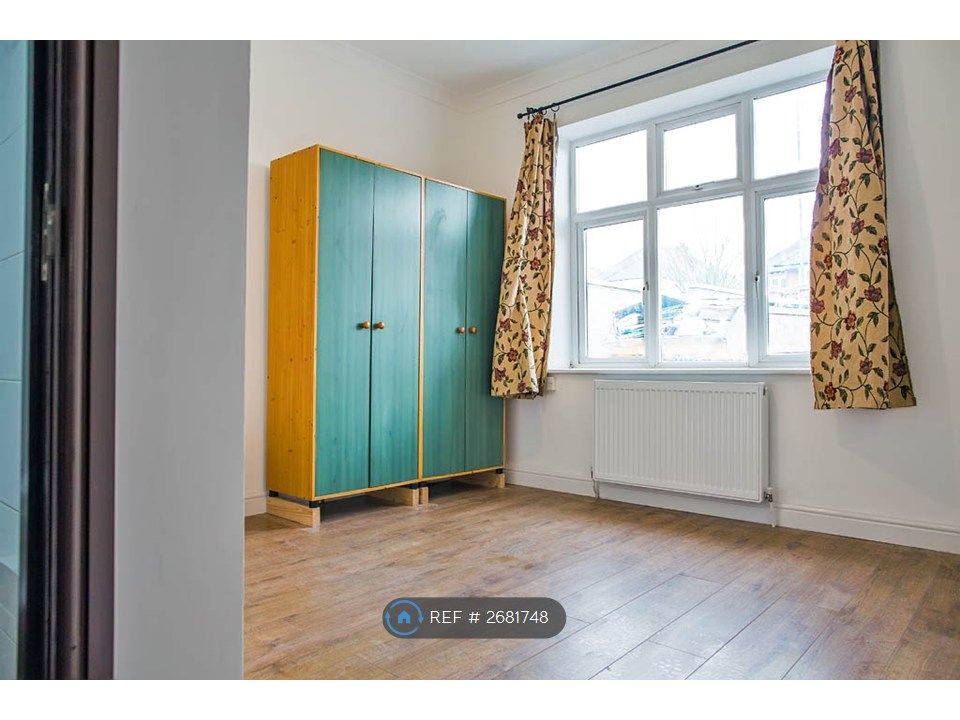 Property photo 3 of 6 Bedroom