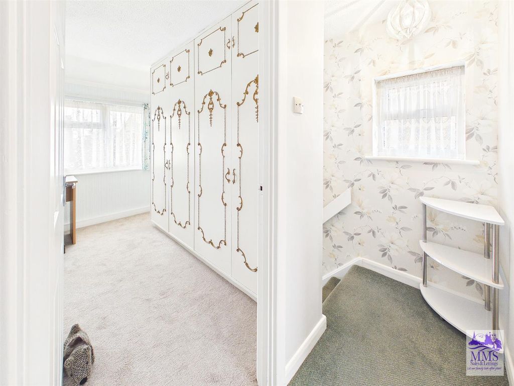 Property photo 3 of 25 Cam04098G0-Pr0191-Still001.Jpg