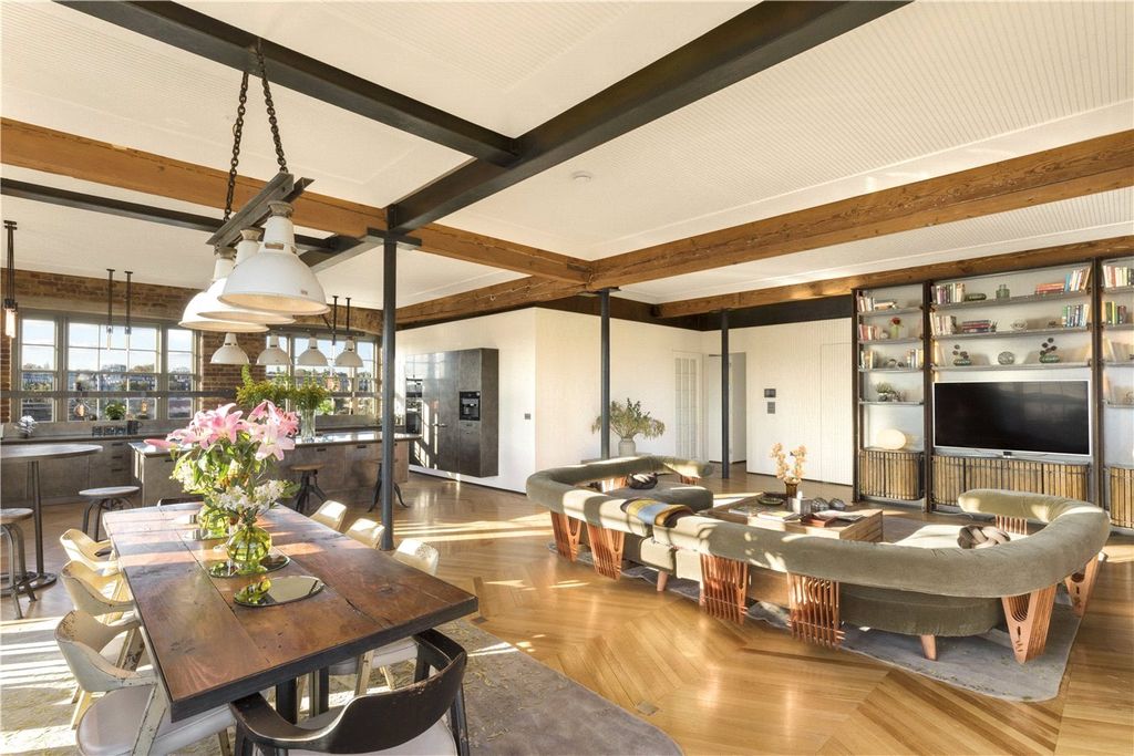 Property photo 1 of 10 Family Room