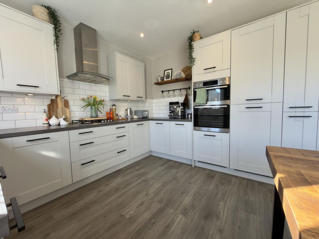 Property photo 3 of 18 Kitchen/Diner