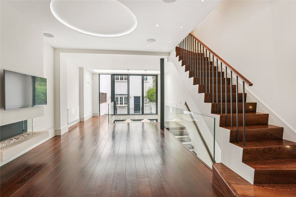 Property photo 3 of 26 Reception