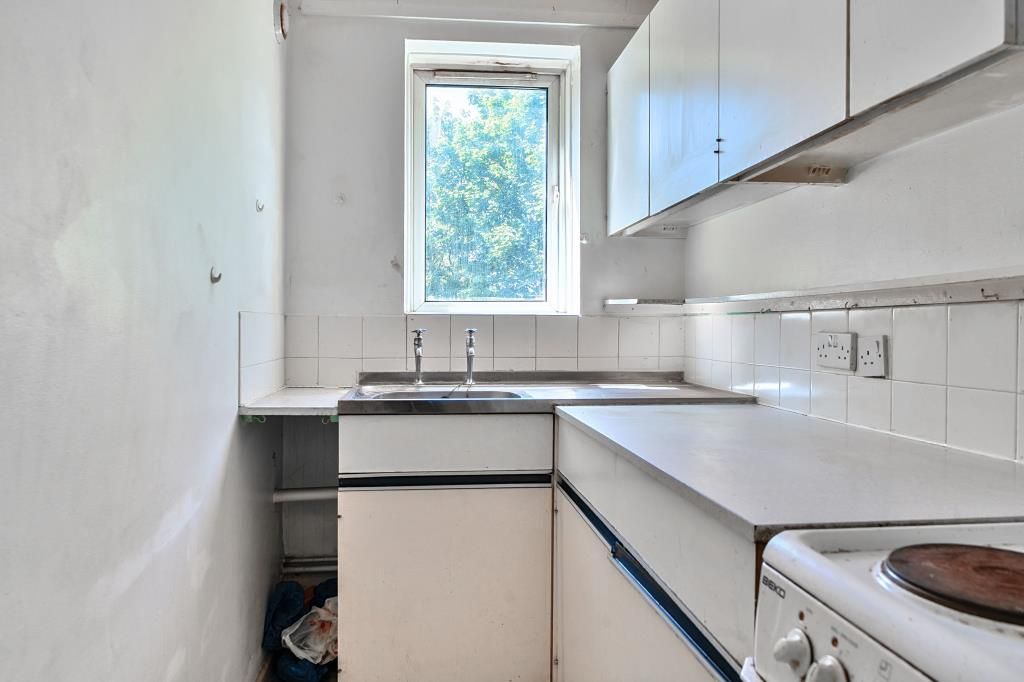 Property photo 3 of 18 Kitchen
