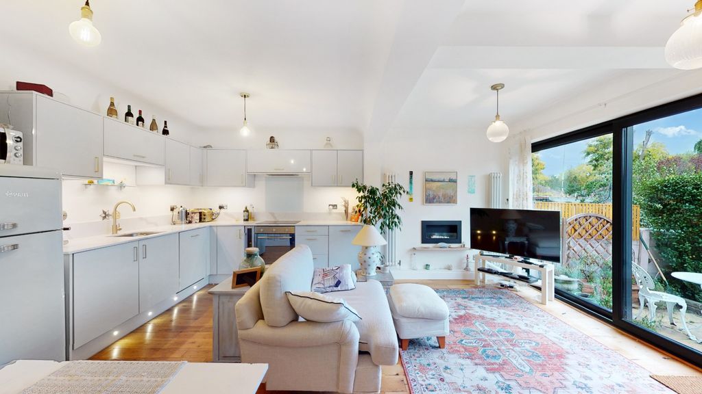 Property photo 2 of 18 4125472