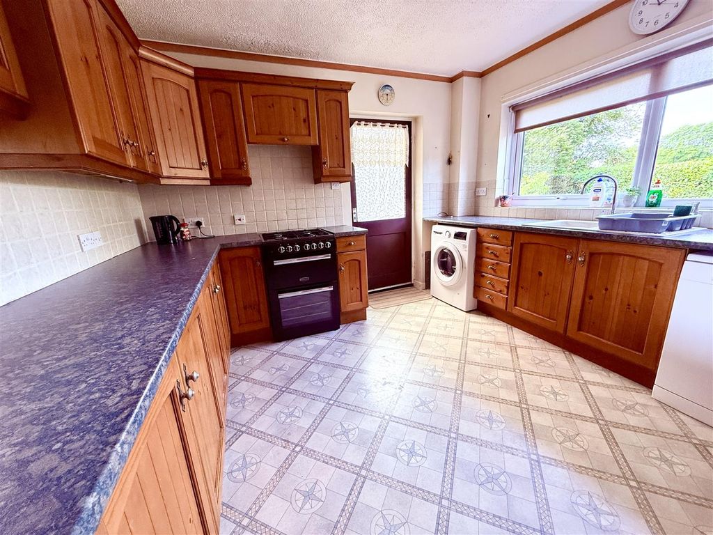Property photo 3 of 22 Kitchen