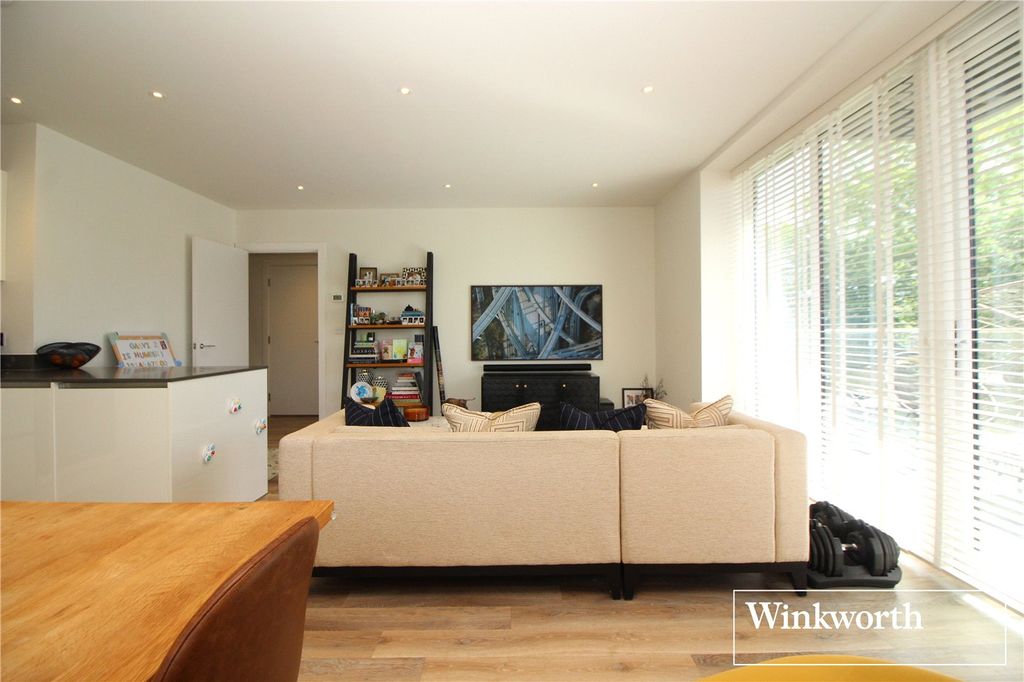 Additional image 4 of 2 bed flat for saleStation Road, Borehamwood, Hertfordshire WD6