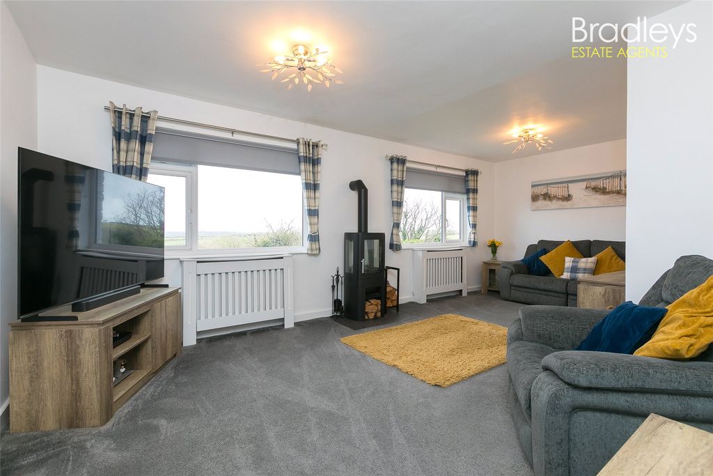 Property photo 3 of 34 Picture No. 48