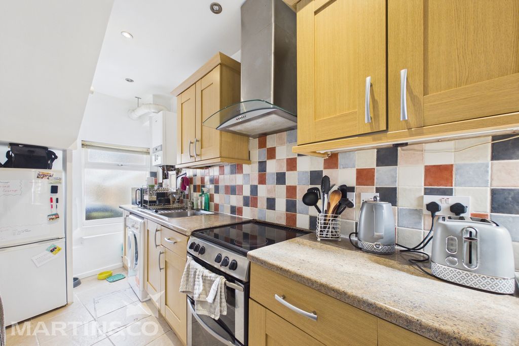 Property photo 3 of 9 Cam01953G0-Pr0151-Still003