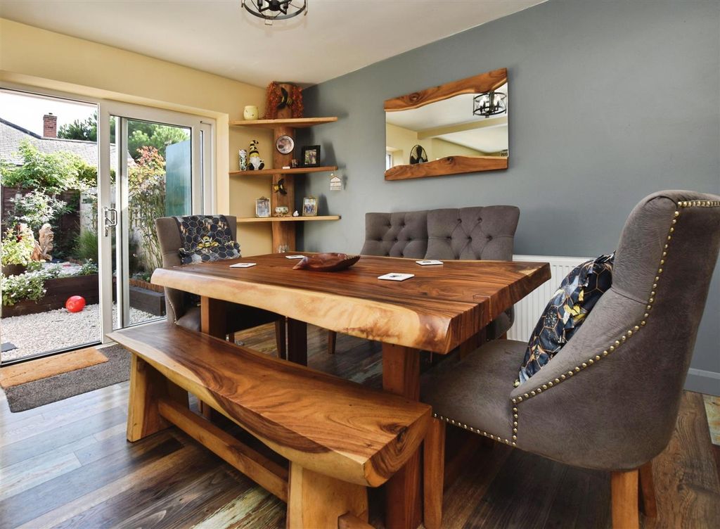 Property photo 2 of 25 Dining Area