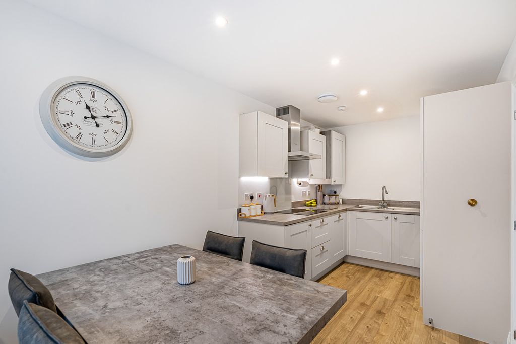 Property photo 2 of 33
