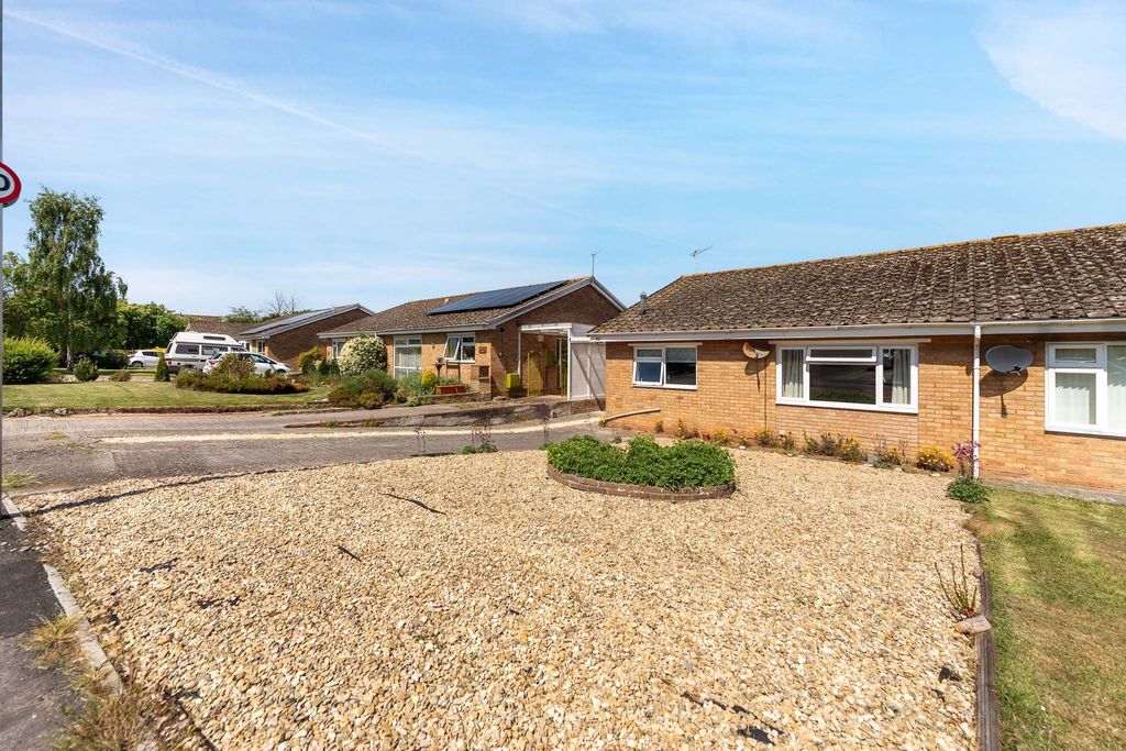 Property photo 2 of 20