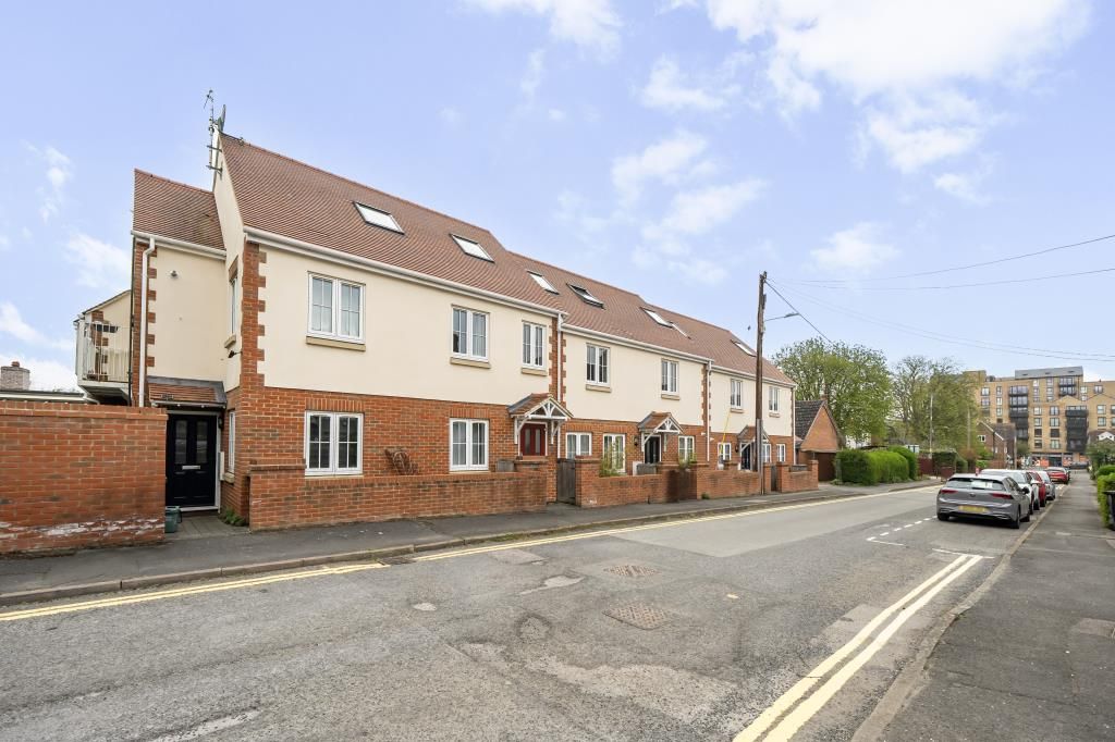 Property photo 1 of 18 External Front Building