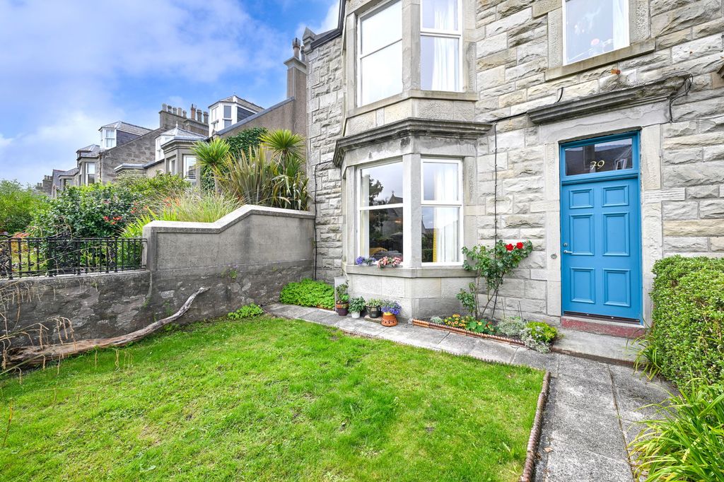 Property photo 2 of 48
