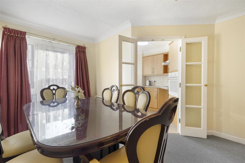 Property photo 3 of 10 Flat 5, Bentley Court - Vhpje0Jdpisckqmswbe7.Jpg